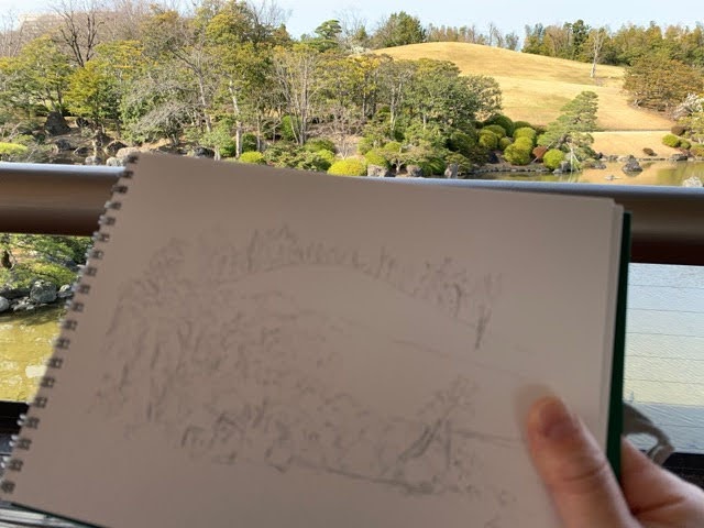 万博記念公園の日本庭園の休憩所でスケッチ