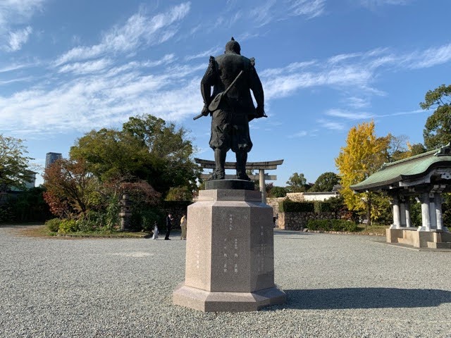 大阪城豊國神社の秀吉公の銅像