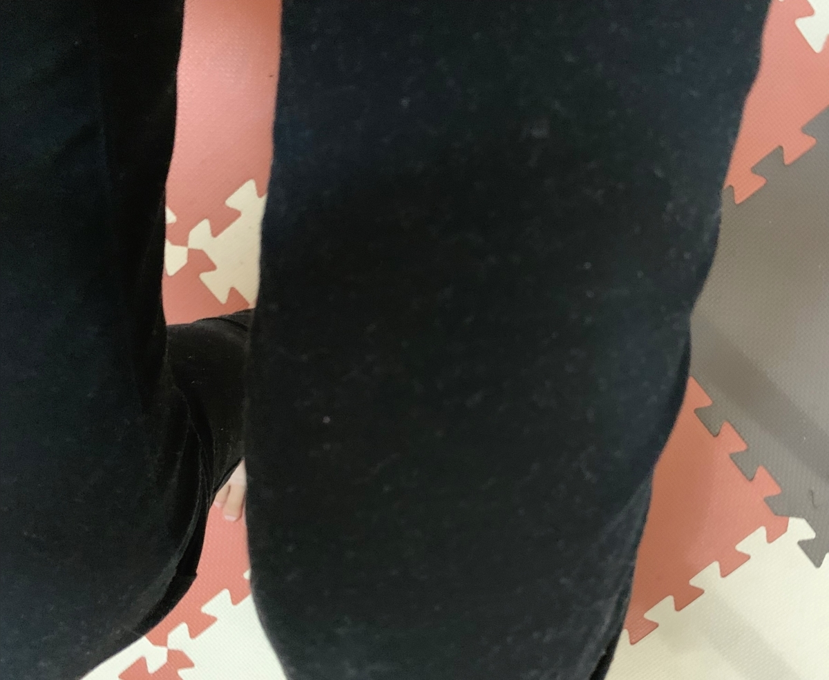 GUで購入したハイウエストスキニーパンツ(黒)のほこりがすごい！黒  