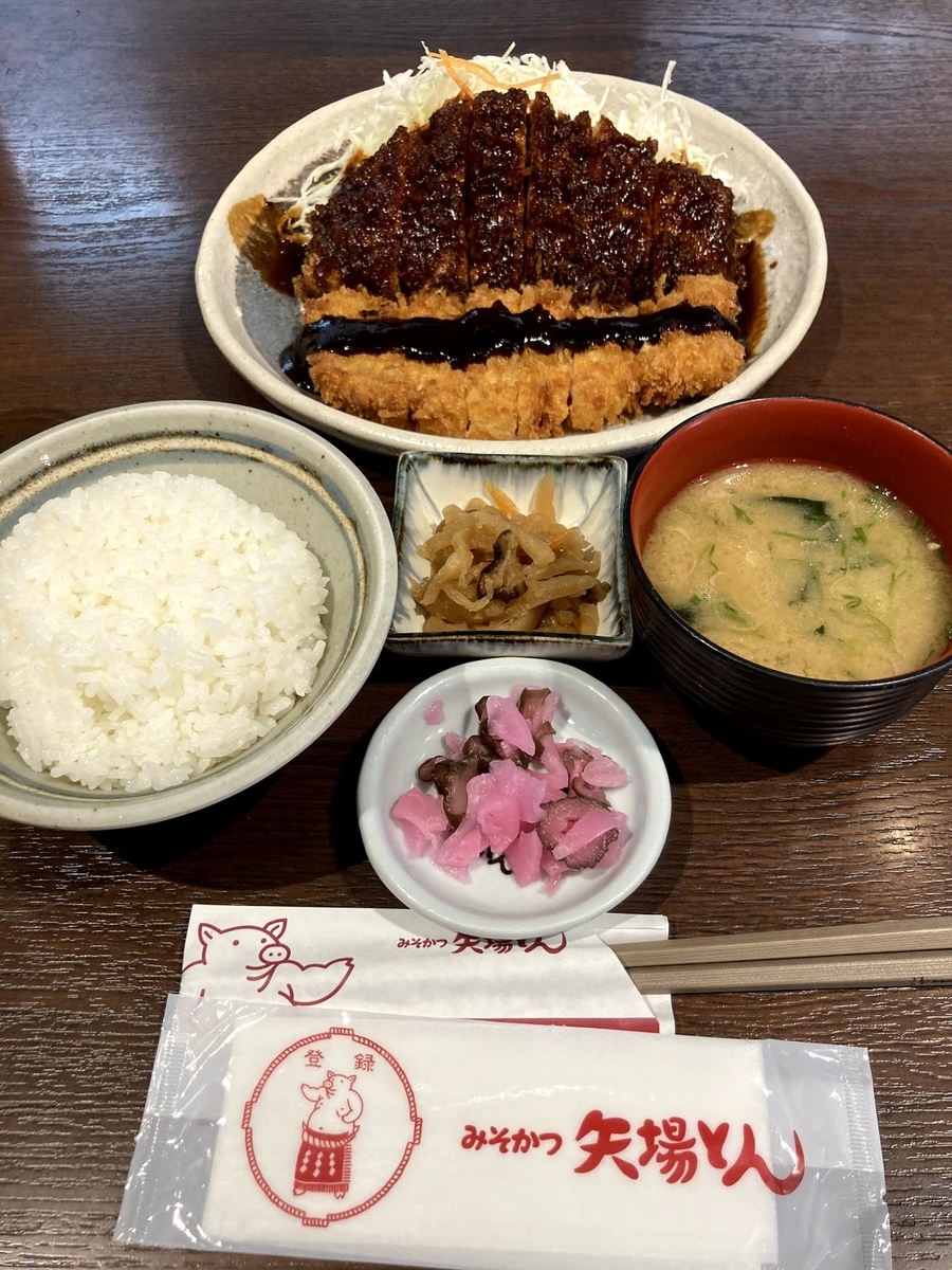 人気メニュー　わらじとんかつ