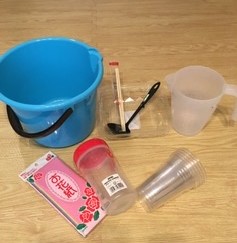 絵具を使わない色水遊び 花紙を使った実験遊び お家保育 お家モンテ 不思議で楽しい遊び 実際に子供と遊んでみました 保育でラララ