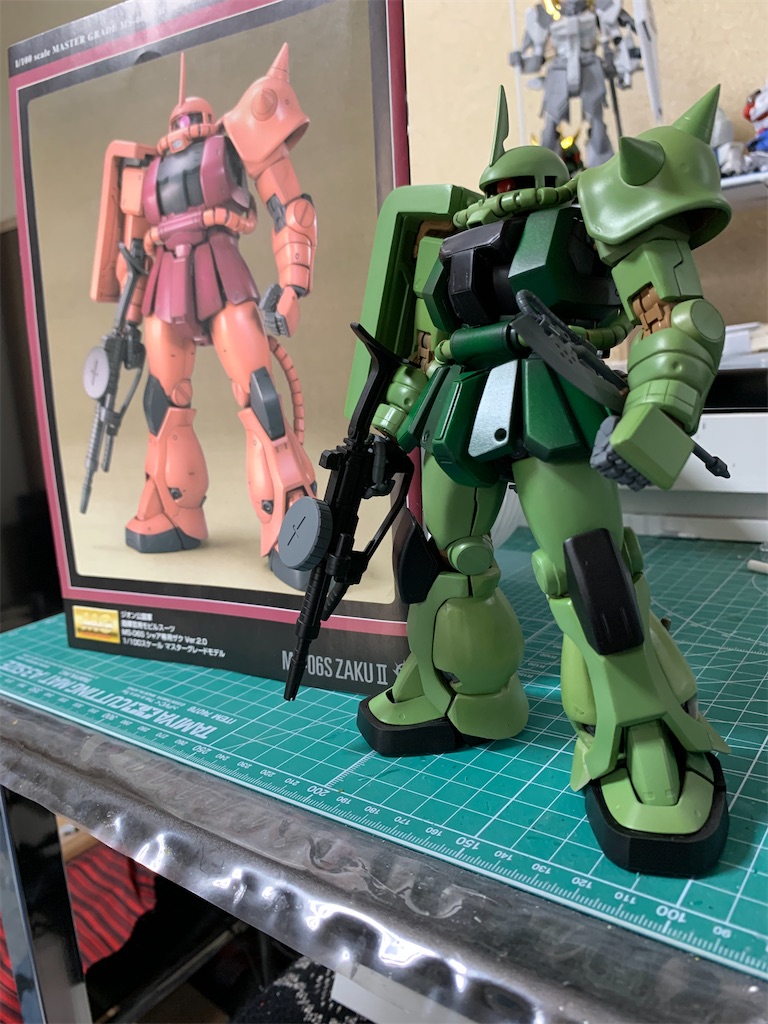 MG 1/100 MS-06S シャア専用ザクⅡ 改修塗装済完成品 Yahoo!オークション - MG 1/100 MS-06S シャア専用ザク ver.2.0 改修塗
