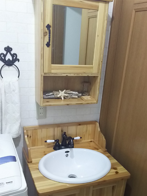 カントリー調の洗面化粧台 輸入建材の施工例 By Inkc Jp