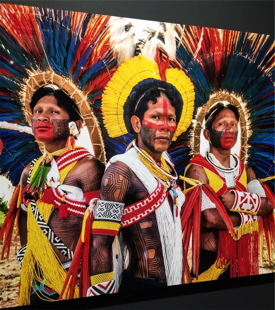 少数民族を追いかけて世界を飛び回る写真家 ヨシダナギ写真展で知らない世界に圧倒された 自由人法帳 少数民族を追いかけて世界を飛び回る写真家 ヨシダナギ写真展で知らない世界に圧倒された 自由人法帳