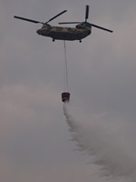CH-47Jチヌークによる放水活動