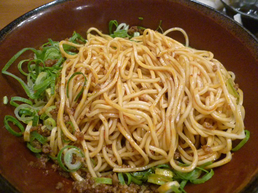汁なし担担麺を天地返し　備前汁なし担担麺 虎ぼるた