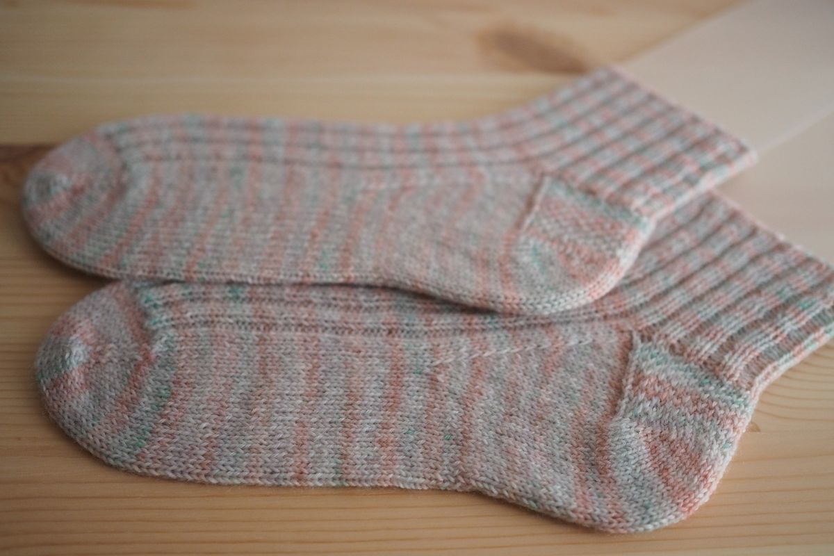 手編み靴下（3）薄紫