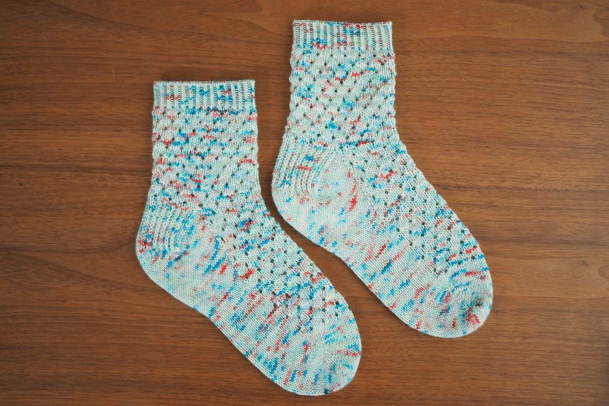 Ravelryのフリーパターン靴下「SodaWater」を編みました - はにほにデイズ
