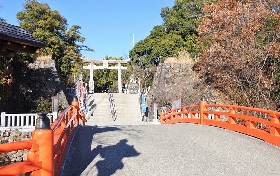 武田神社の神橋