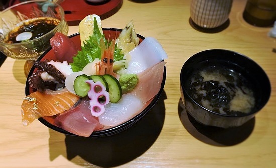 近江町市場の海鮮丼