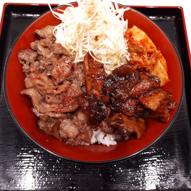 牛焼みらく、ホルモン焼き丼、焼肉丼、ミックス丼