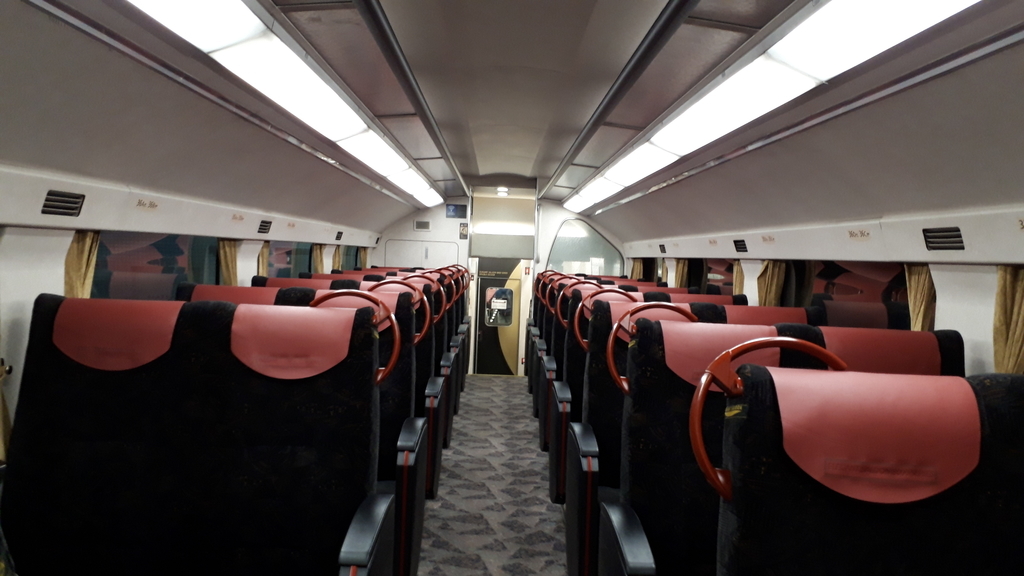 京阪 8000系 ダブルデッカー 2階車内