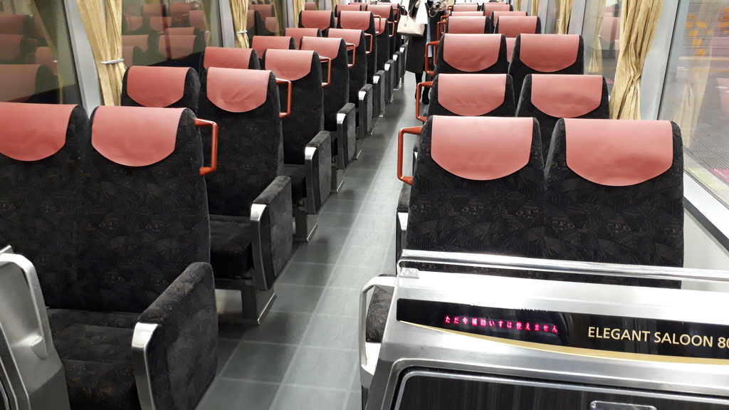 京阪特急 8000系 一般車両 車内