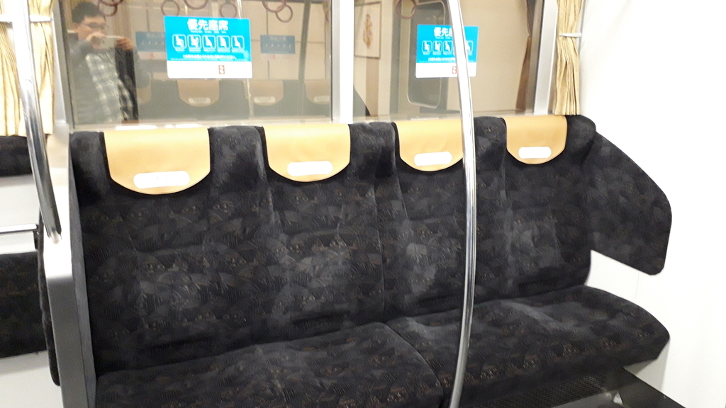 京阪特急8000系 一般車両 車内