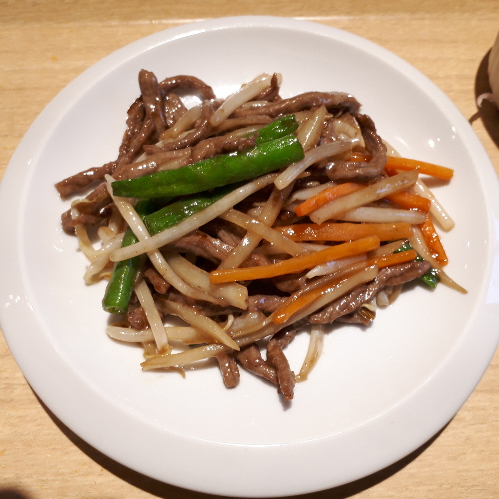 紅海月 ハーフ&ハーフランチセット 牛肉と季節野菜のXO醤炒め