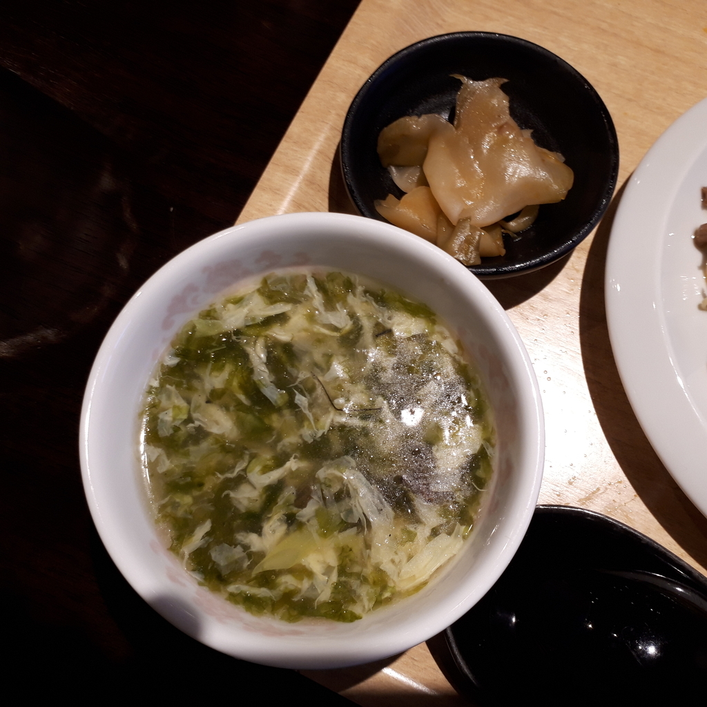 紅海月 ハーフ&ハーフランチセット スープとザーサイ