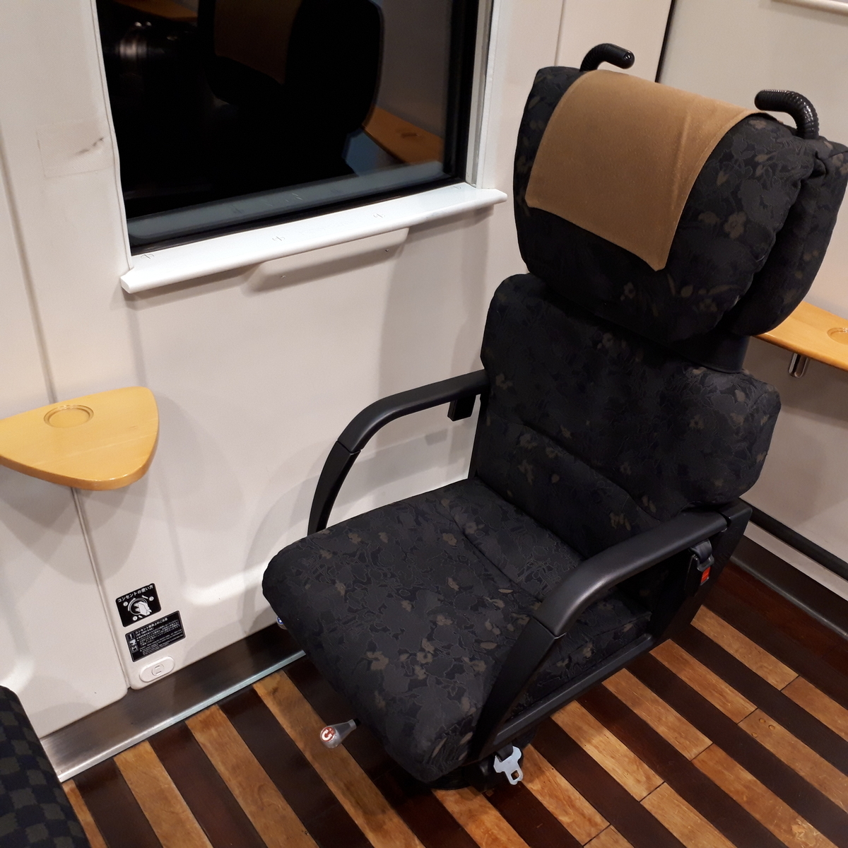 特急ソニック 885系 普通車