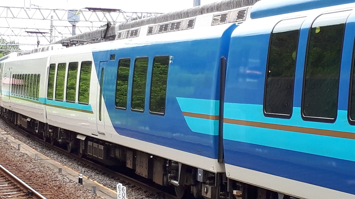 近鉄 しまかぜ 50000系 グループ席車両