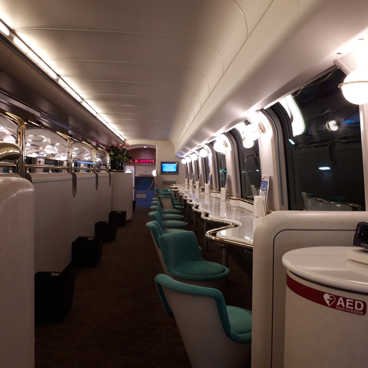 近鉄 しまかぜ 50000系 カフェ車両 2階席