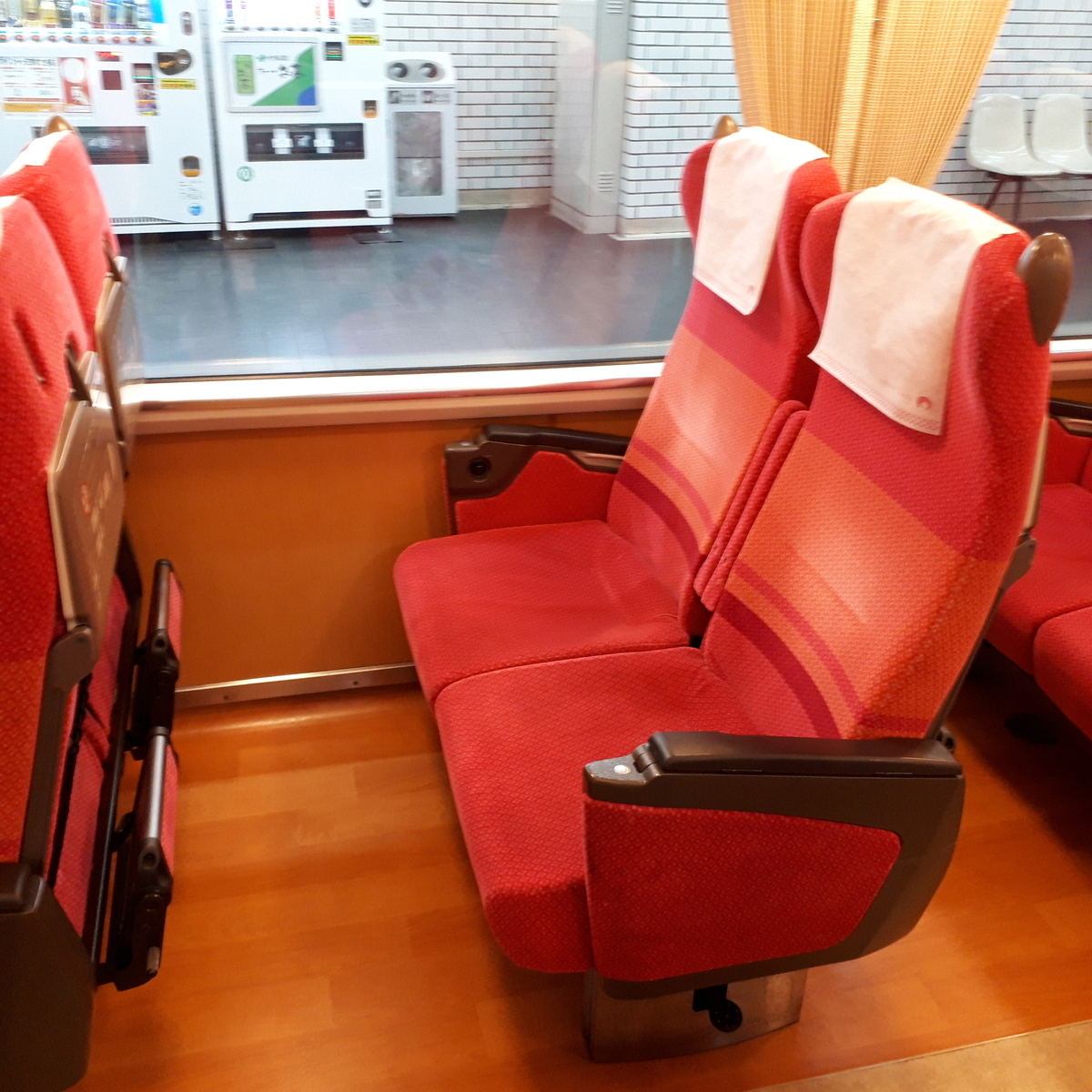 近鉄 さくらライナー 26000系 レギュラーカー 座席