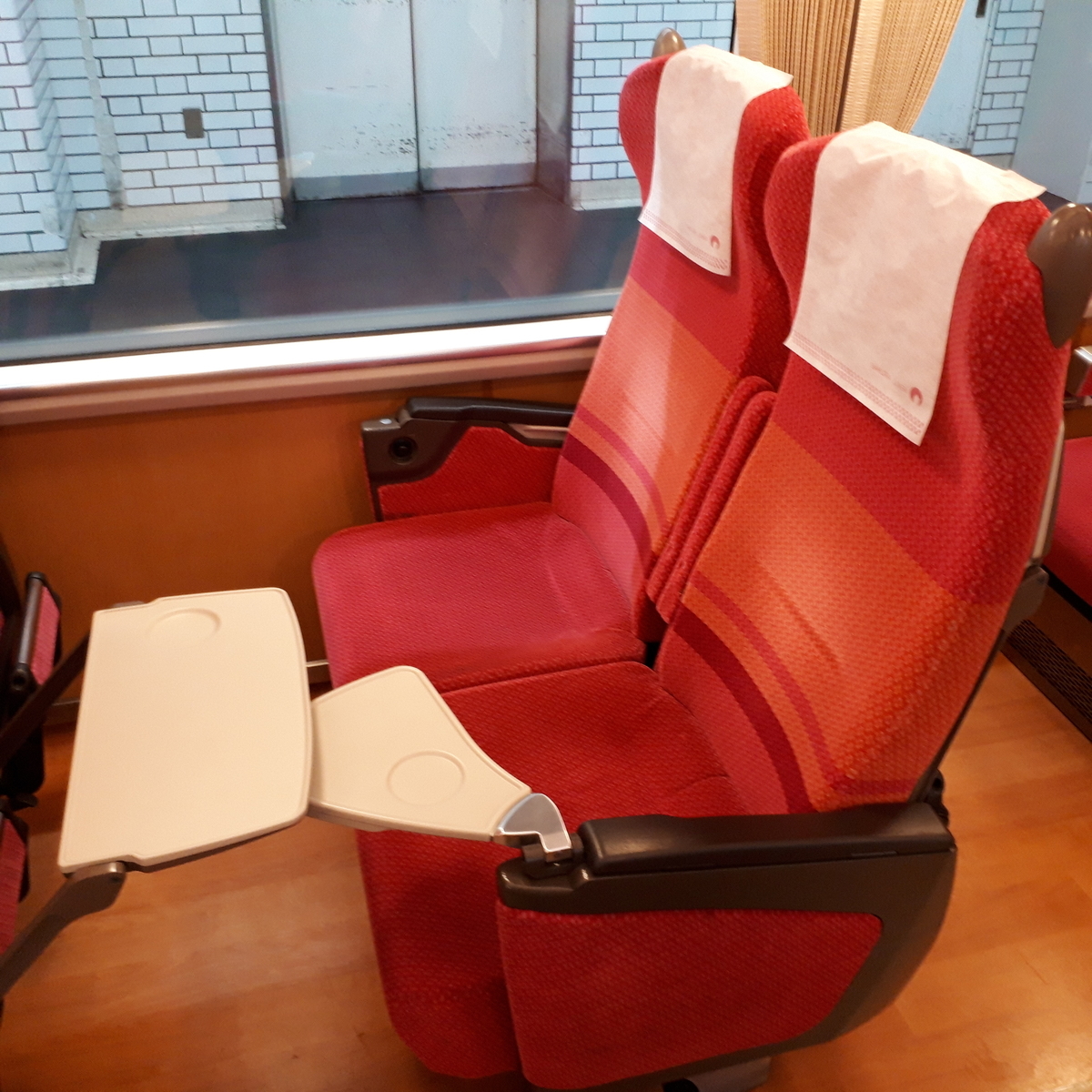 近鉄 さくらライナー 26000系 レギュラーカー 座席