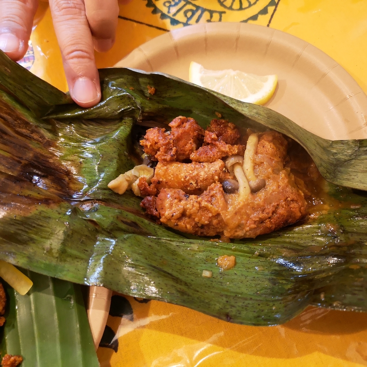 カレー事情聴取スパイス定食&バルVol.7 2019年10月22日 ナンタラ アンコウとしめじのバナナ葉包み焼き