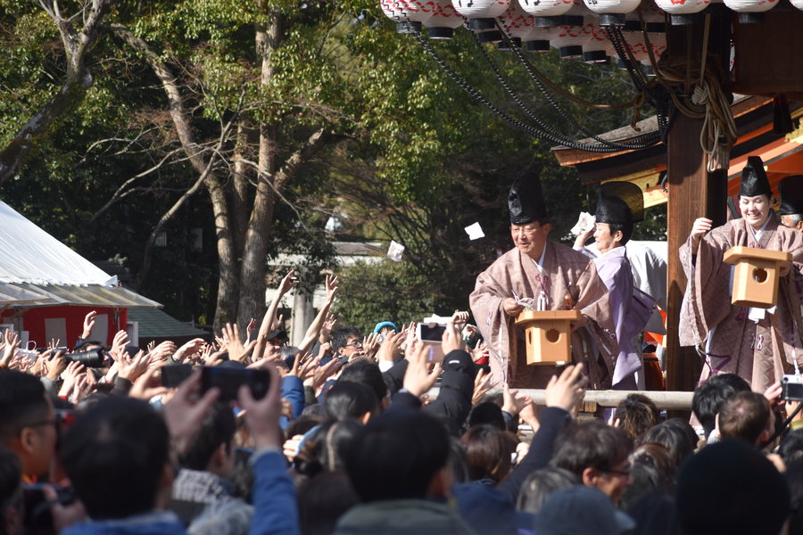 八坂神社の豆まき