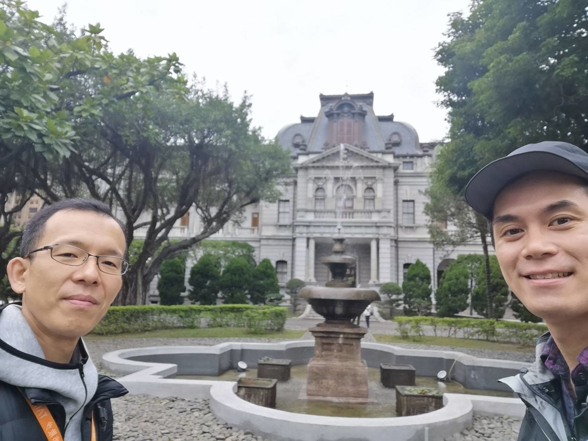 台北賓館ツアーにて中磯社員と(写真左が柴田社員)