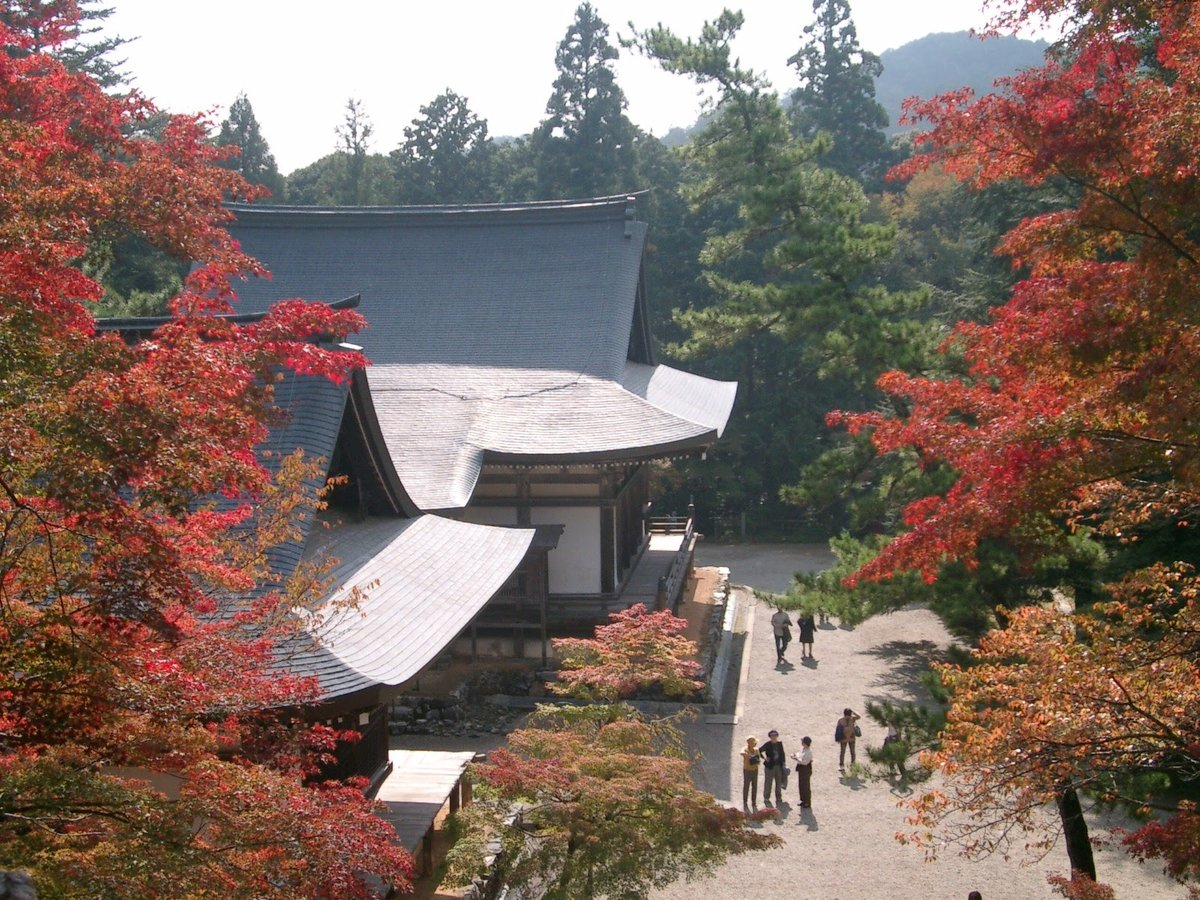 神護寺・金堂前の紅葉 見頃 2005年10月30日 撮影:MKタクシー