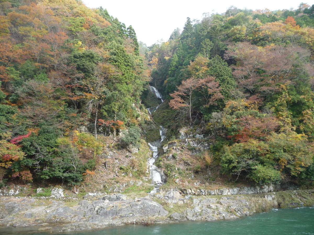 蓮如の滝の紅葉 見頃 2009年11月15日 撮影:MKタクシー