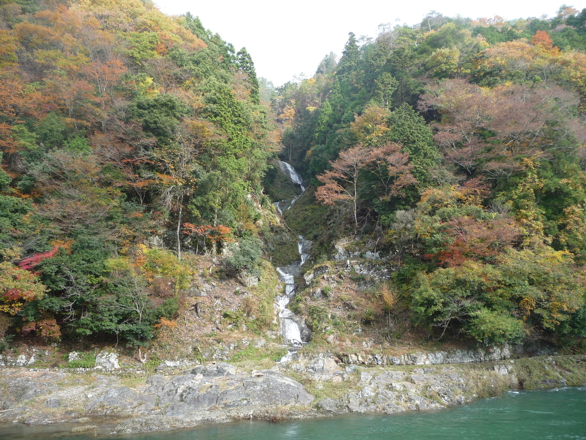 蓮如の滝の紅葉　見頃　2009年11月15日　撮影：MKタクシー