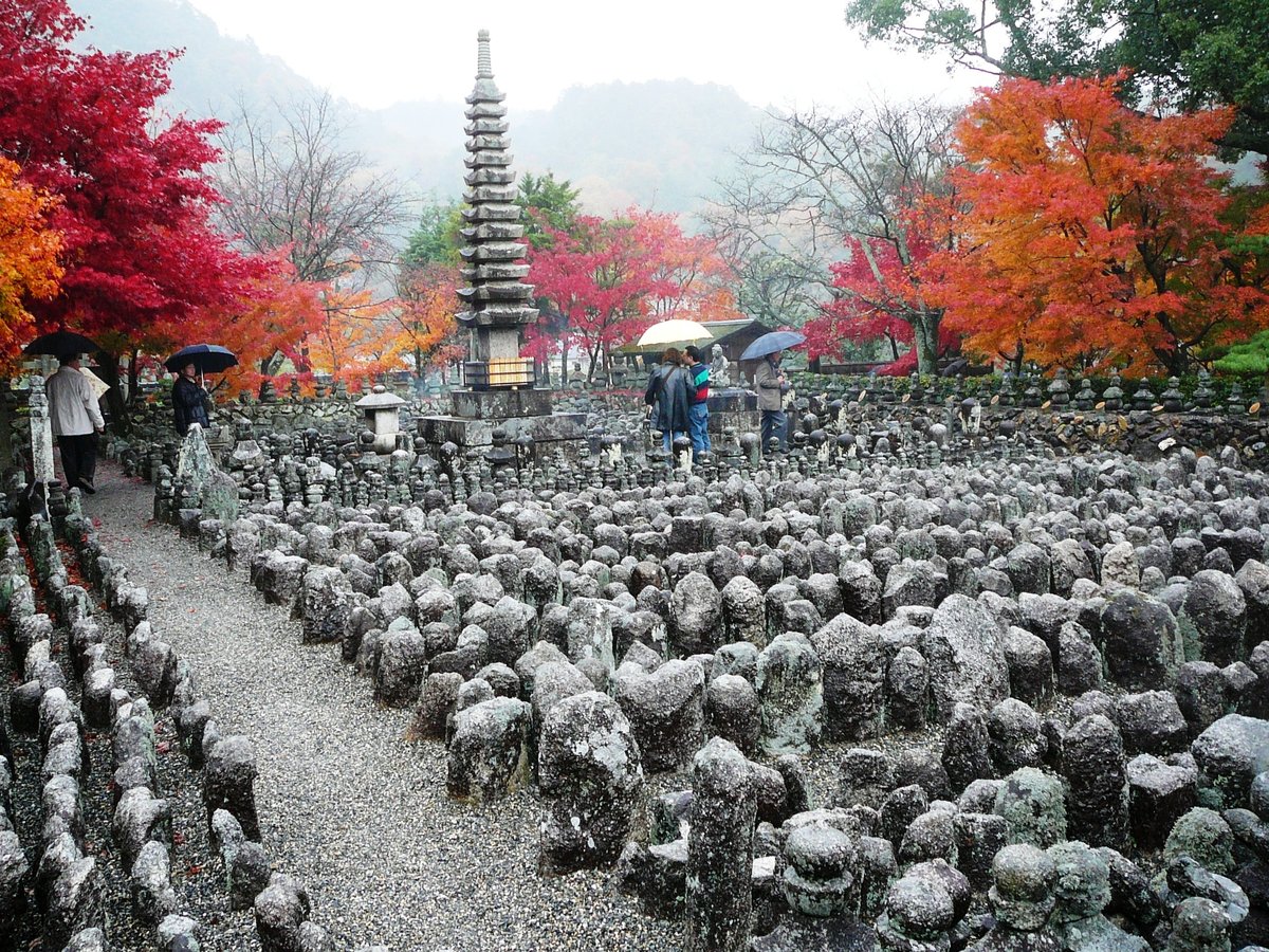 化野念仏寺・賽の河原の紅葉　見頃 2006年11月27日　撮影：MKタクシー