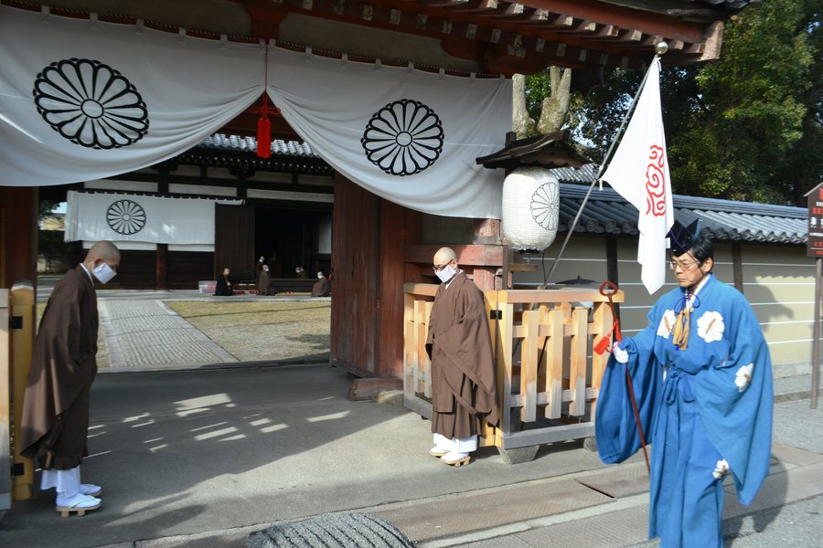 東寺・灌頂院東門　撮影：MKタクシー