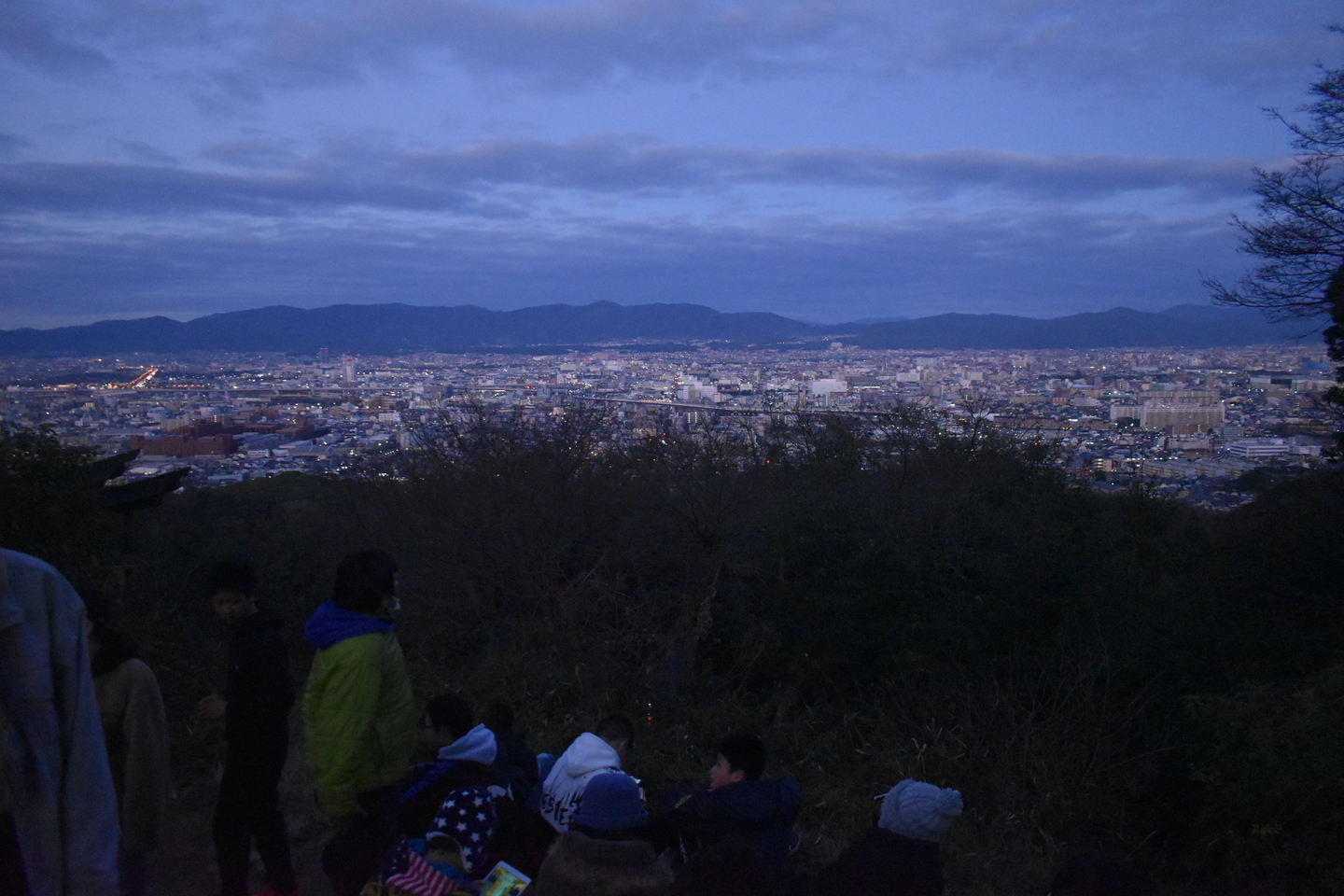 四ツ辻 6:45 撮影:MKタクシー