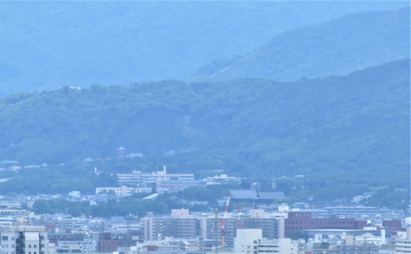 京都市南部クリーンセンター さすてな展望台より東山方面遠望 2021年6月20日 撮影:MKタクシー
