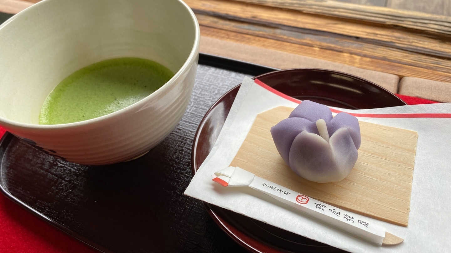 天得院 お茶と桔梗の生菓子 2021年7月1日 撮影:MKタクシー