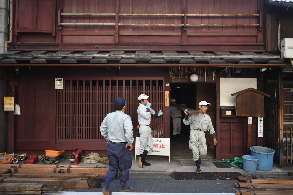 放下鉾の山鉾建て 2018年7月11日 撮影:MKタクシー