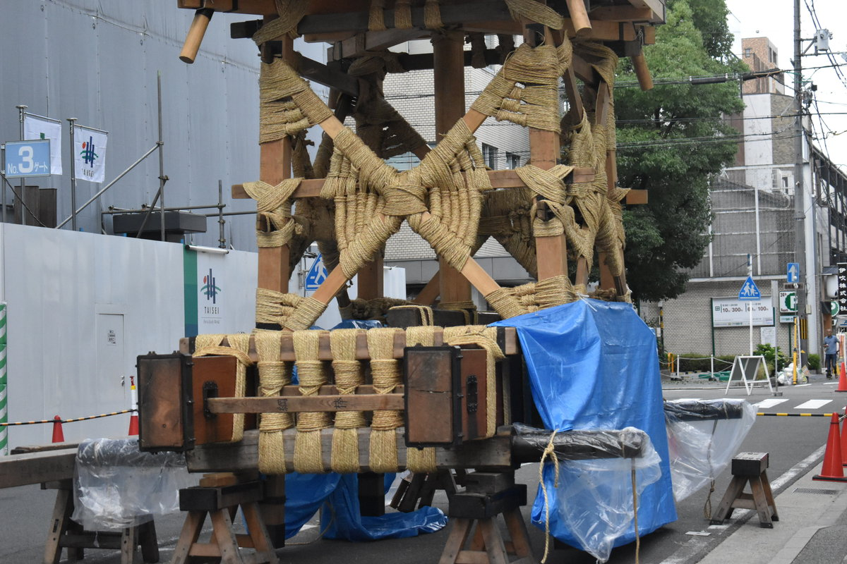 鶏鉾の山鉾建て 2018年7月12日 撮影:MKタクシー