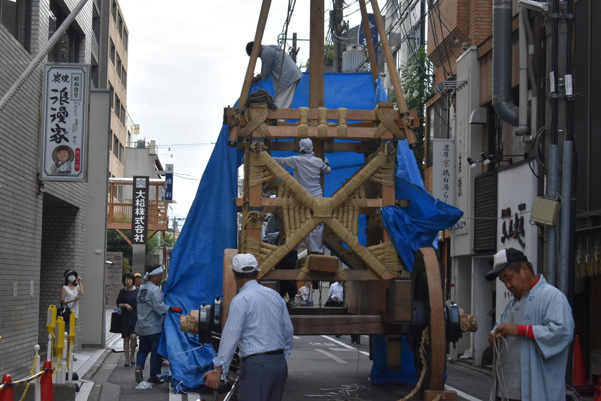 菊水鉾の山鉾建て 2018年7月12日 撮影:MKタクシー