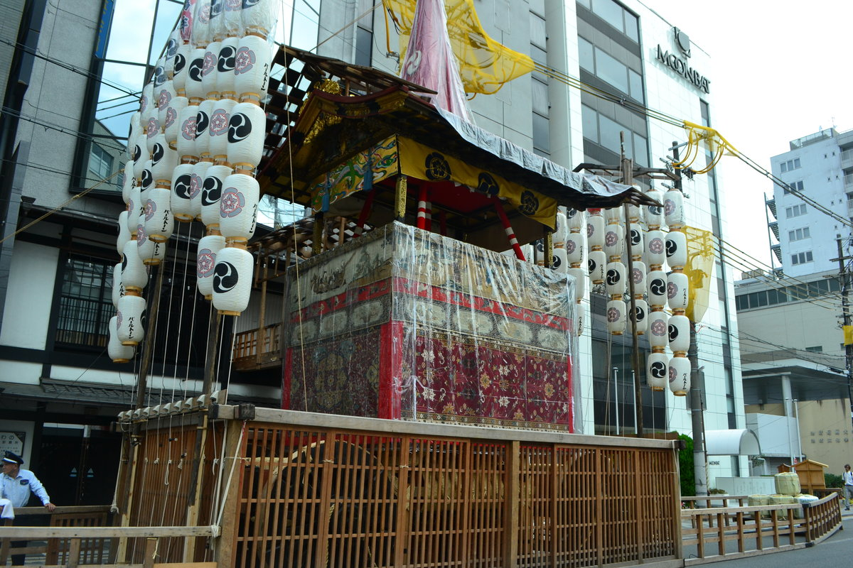 鶏鉾の山鉾建て 2018年7月13日 撮影:MKタクシー