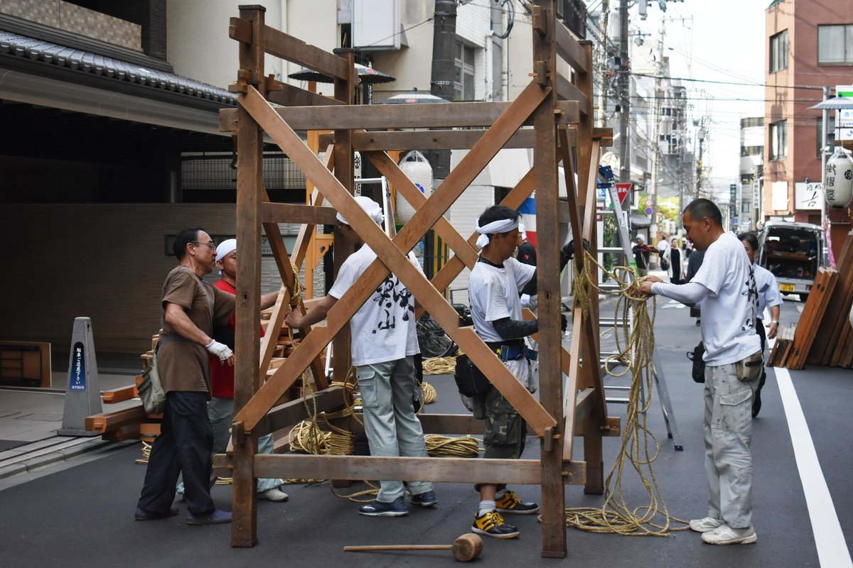 白楽天山の山鉾建て 2018年7月13日 撮影:MKタクシー