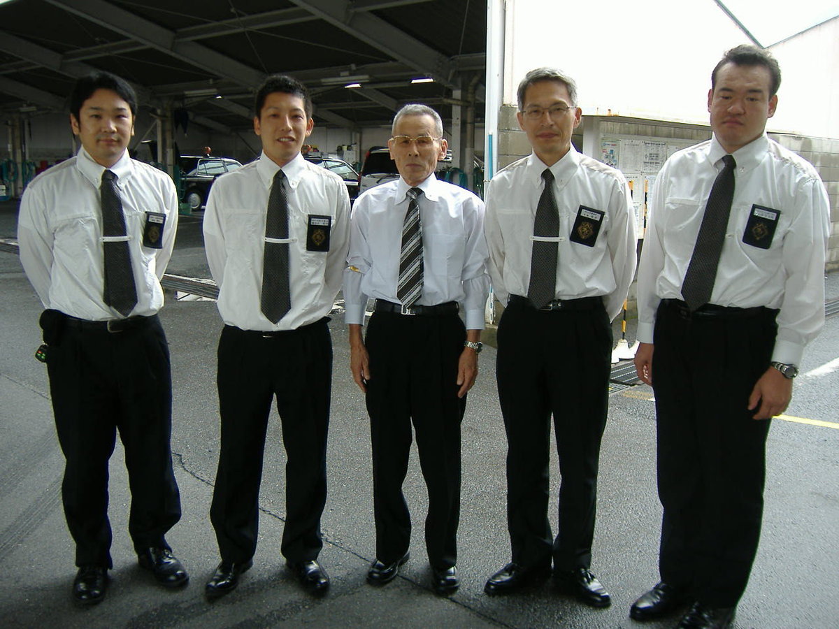 山科営業所の職員と MK新聞2008年9月1日号より