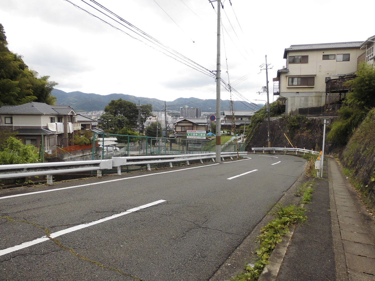 八科峠への上り坂 撮影:MKタクシー