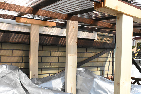 自転車小屋屋根支え