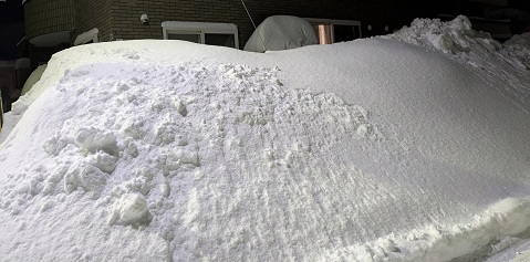 雪に埋まったベランダ土台
