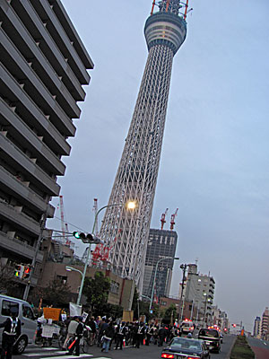 墨田区のアルミ缶・古紙持ち去り禁止条例に反対するデモ