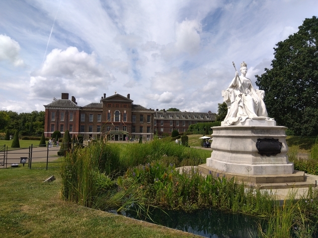 ケンジントン宮殿　ヴィクトリア女王