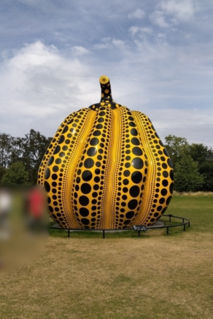 ケンジントン・ガーデンズ　草間彌生