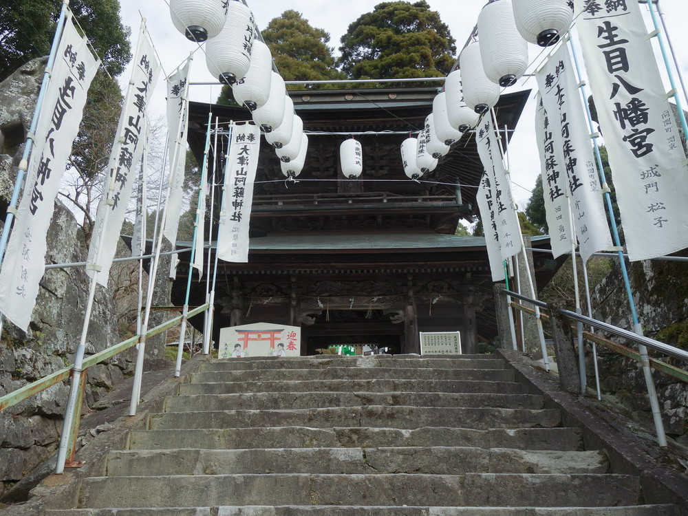大津山神社1個めの階段