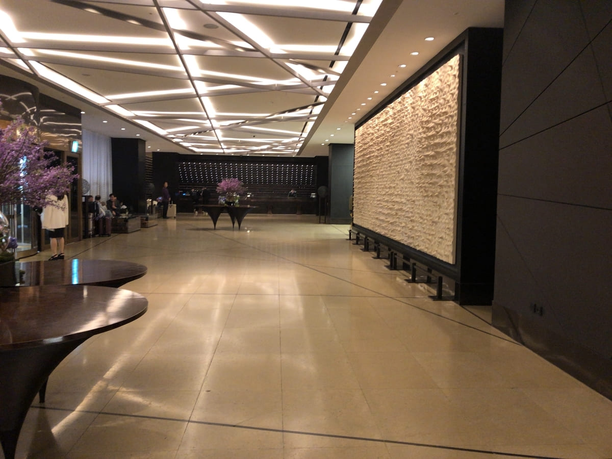 ホテルロビーの風景